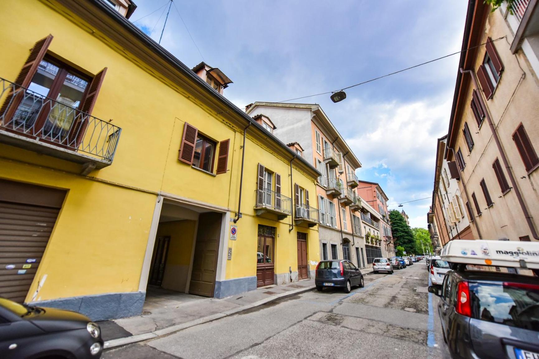 Modern Apartment Piazza Statuto Porta Susa Fs Turin Bagian luar foto